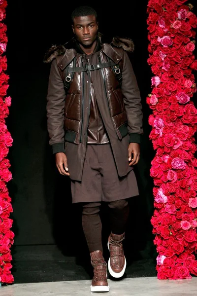 Look 16